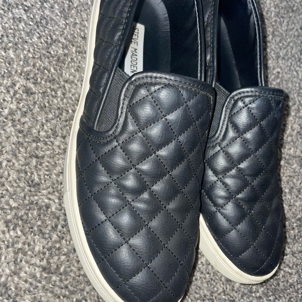 Steve Madden Black Quilted Loafers